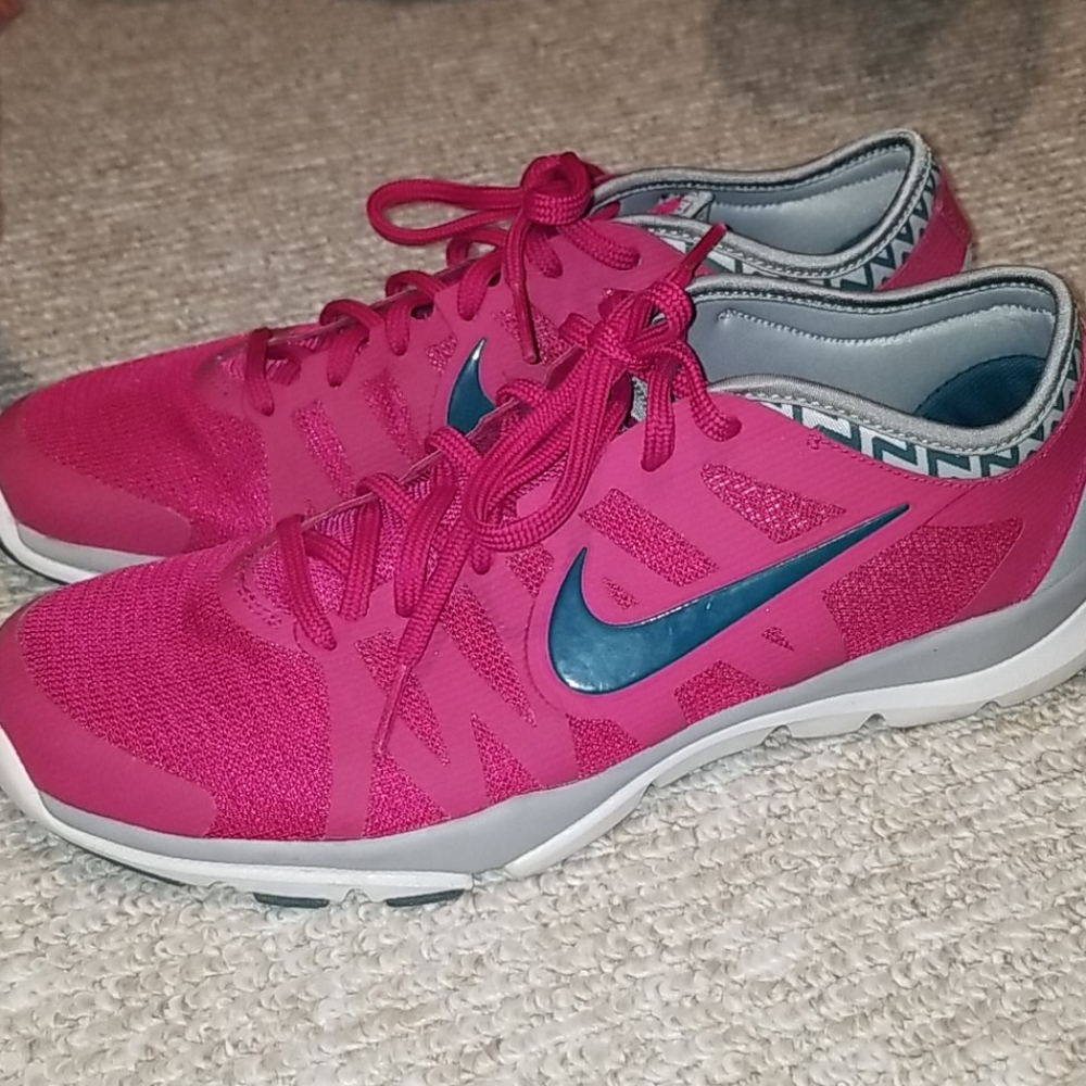 NIKE Tennis shoes